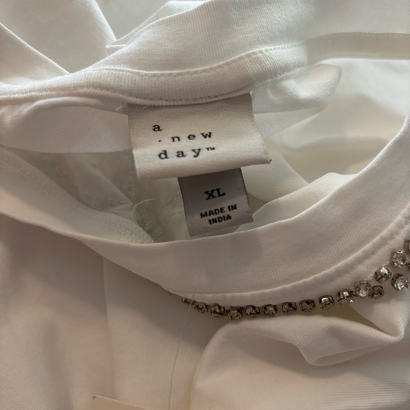 a new day x Target White Short Sleeve Top Bow Silver Rhinestone Beaded Neckline - Picture 8 of 9